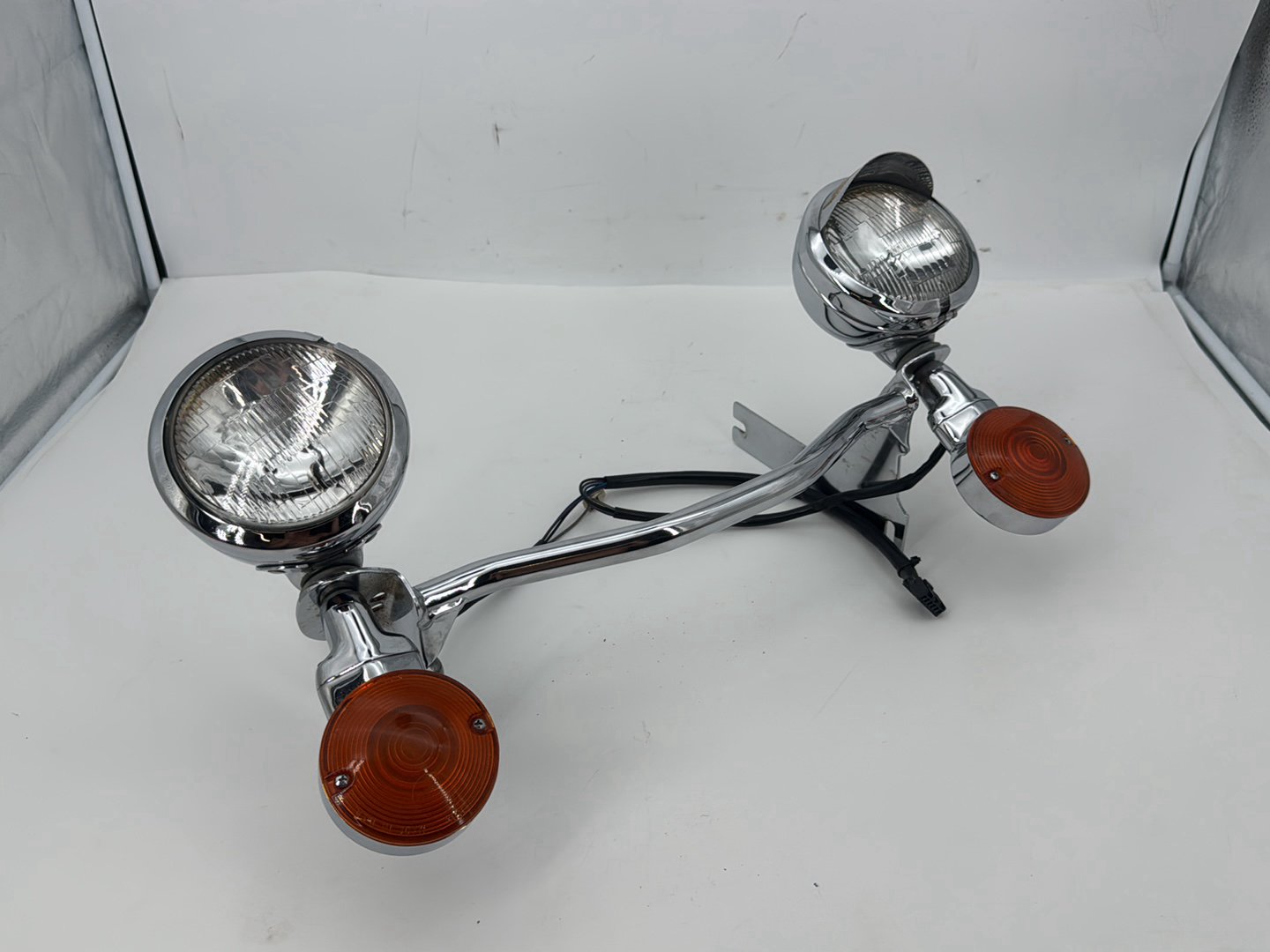 1999 - 2006 Harley-Davidson Touring Electra Glide Classic Front Turn Signal Indicators Aux Light Bar 68712-94A