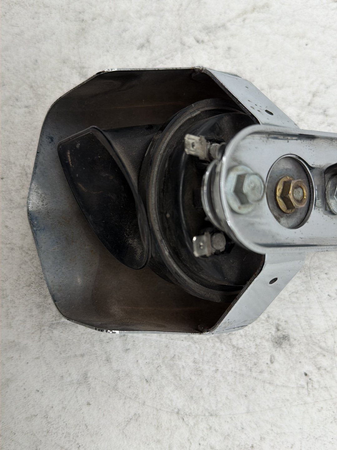2006 Harley Sportster 1200 Custom XL1200C OEM Horn Signal Klaxon Chrome Cover