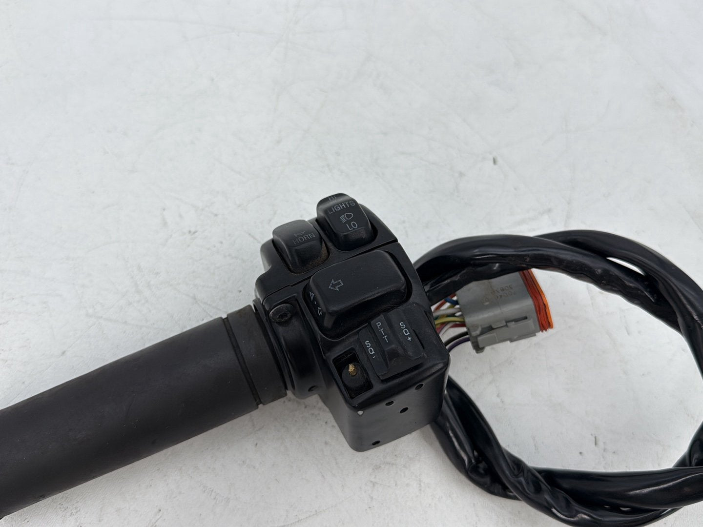 1999 - 2006 Harley-Davidson Touring Electra Glide Ultra Left Turn Signal Headlight Switches Controls 71685-06A