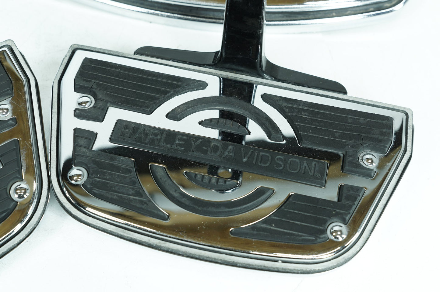 1999 - 2006 Harley-Davidson Touring Electra Glide Classic Left Right Driver & Pass Floorboard Foot Rest  	50621-79A