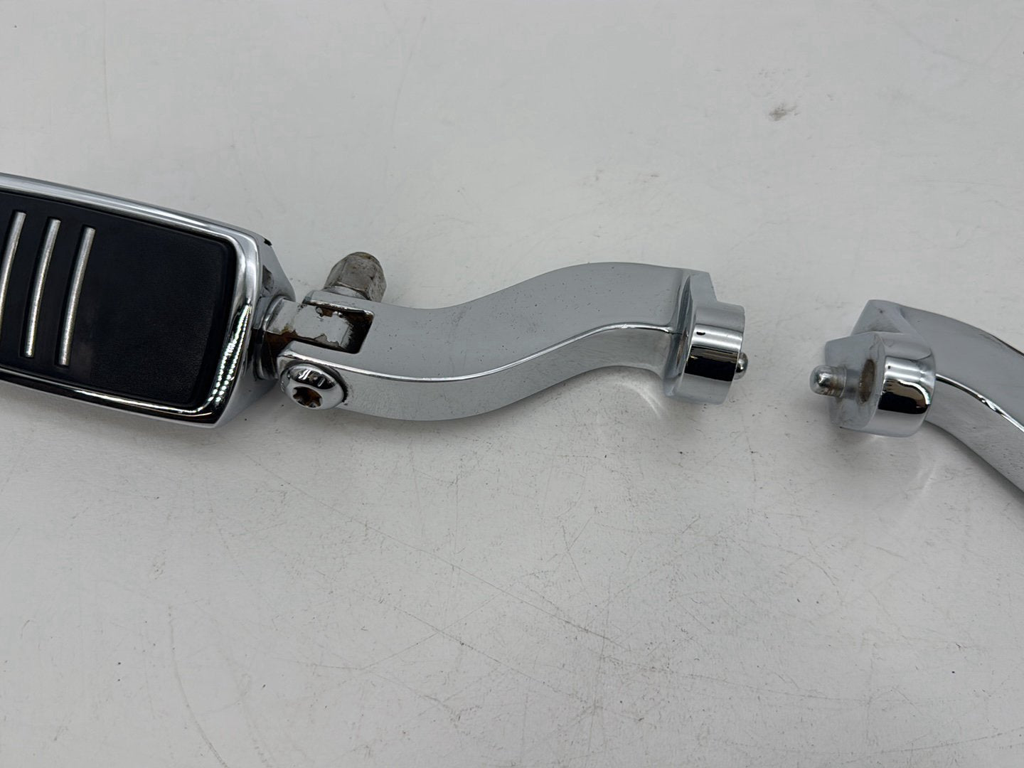 1999 - 2006 Harley-Davidson Touring Road King Custom Passenger Left & Right Foot Pegs 49015-04A