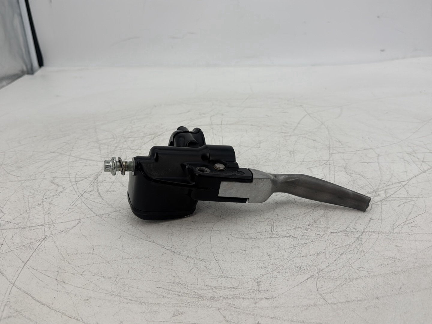 2004 Harley Touring FLHT Electra Glide OEM Front Right Brake Lever Master Cylinder