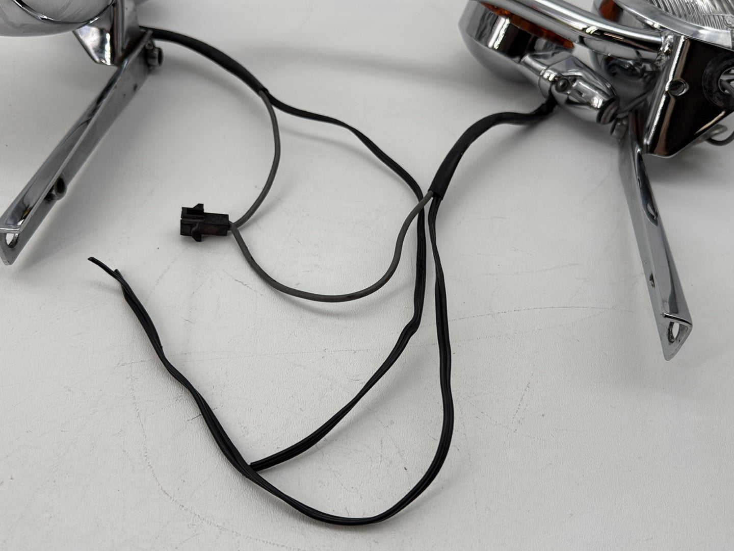 1991 Harley Heritage Softail Classic FLSTC OEM Front Turn Signal Indicators Aux Light Bar