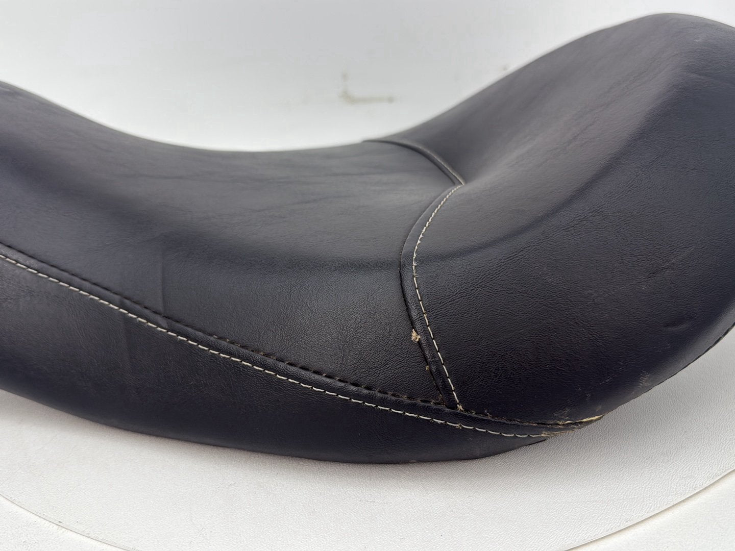 2007 - 2017 Harley-Davidson Dyna Wide Glide Rider Driver Solo Seat Pillion 51503-10