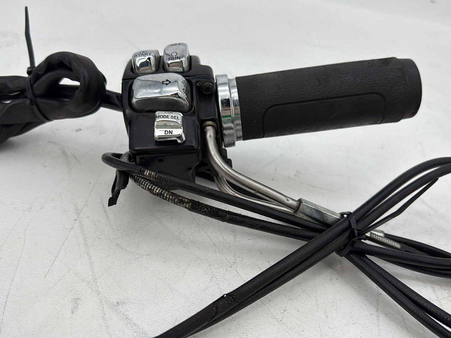 2007 - 2012 Harley-Davidson Touring Electra Glide Ultra Right Engine Start Kill Switches Controls 	71684-06