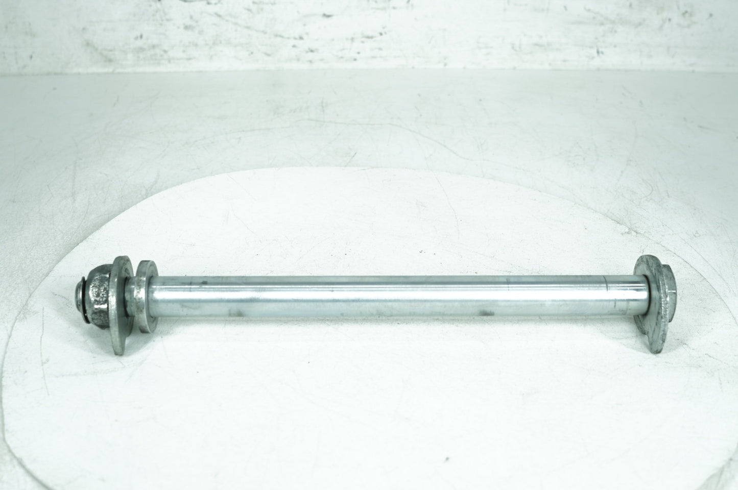 2008 - 2016 Harley-Davidson Touring Electra Glide Ultra Rear Wheel Axle Bolt Shaft 	43000002