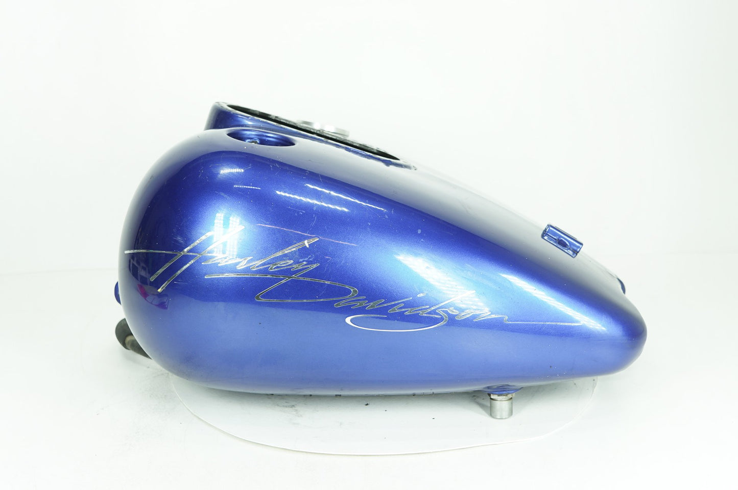 1999 - 2006 Harley-Davidson Touring Road King Fuel Gas Tank Gasoline Reservoir  	61268-03