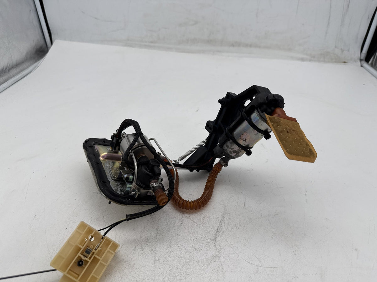 2008 Harley Softail Custom FXSTC OEM Fuel Pump Gas Gasoline Petrol Sending