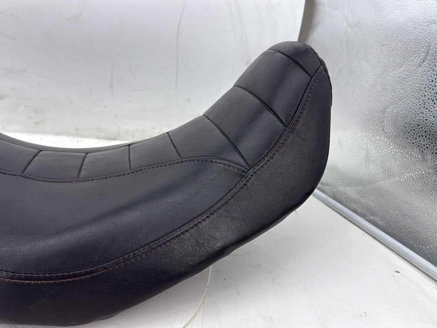 2006 Harley Dyna Super Glide Custom FXDCI OEM Passenger Rider Driver Seat Saddle