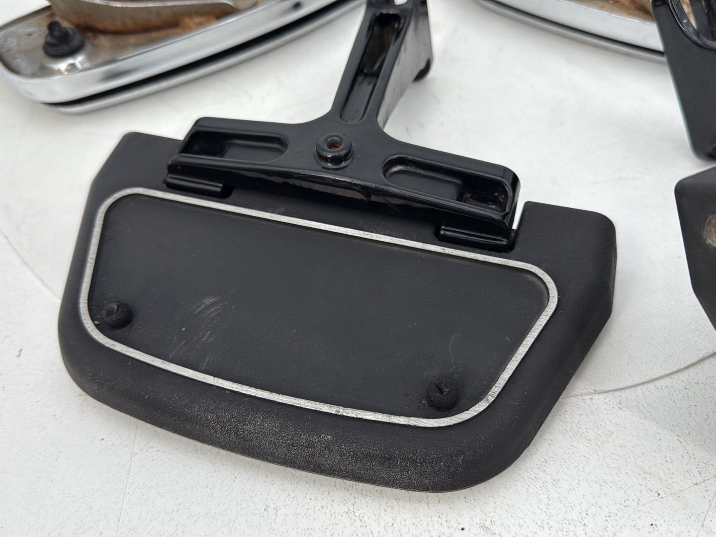 2007 - 2011 Harley-Davidson Touring Electra Glide Ultra Left Right Driver & Pass Floorboard Foot Rest 50621-06