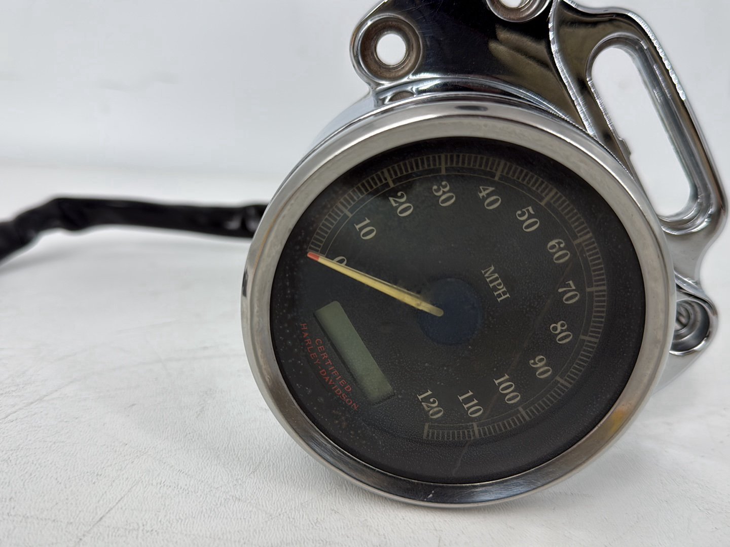 2005 Harley Sportster XL883C 883 Custom OEM Speedo Speedometer Gauge Cluster