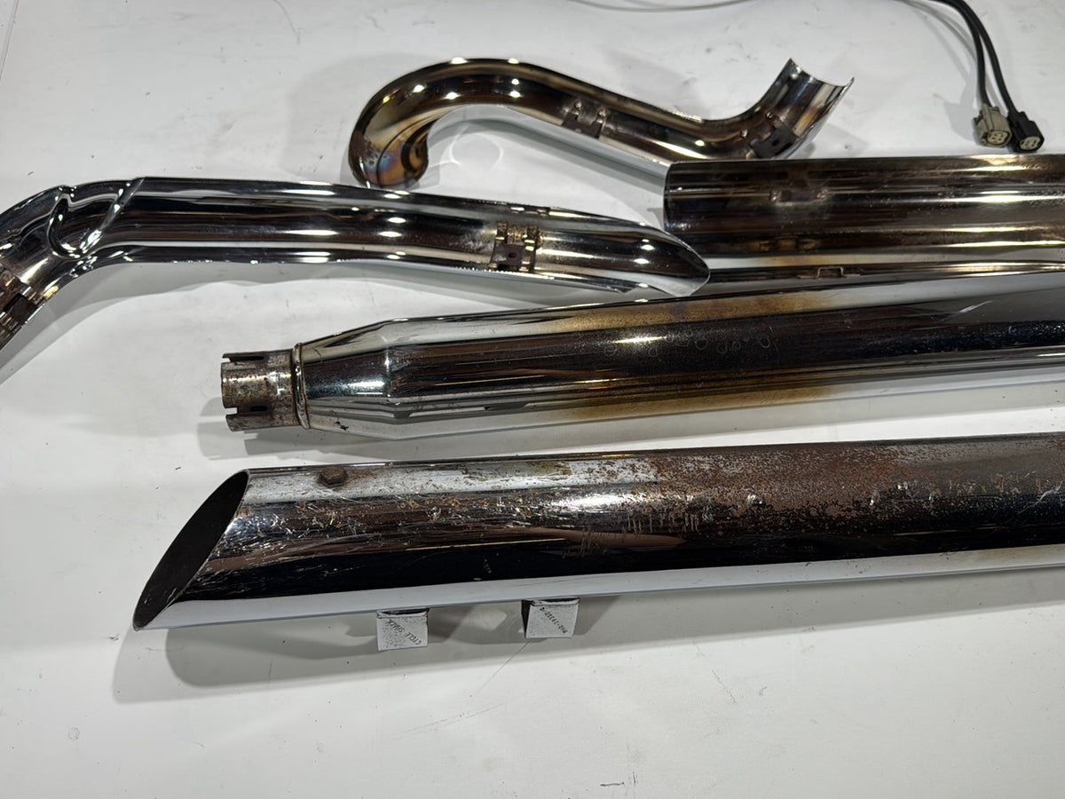 2010 Harley Electra Glide Touring Ultra FLHTCU OEM Exhaust Header Pipes Muffler