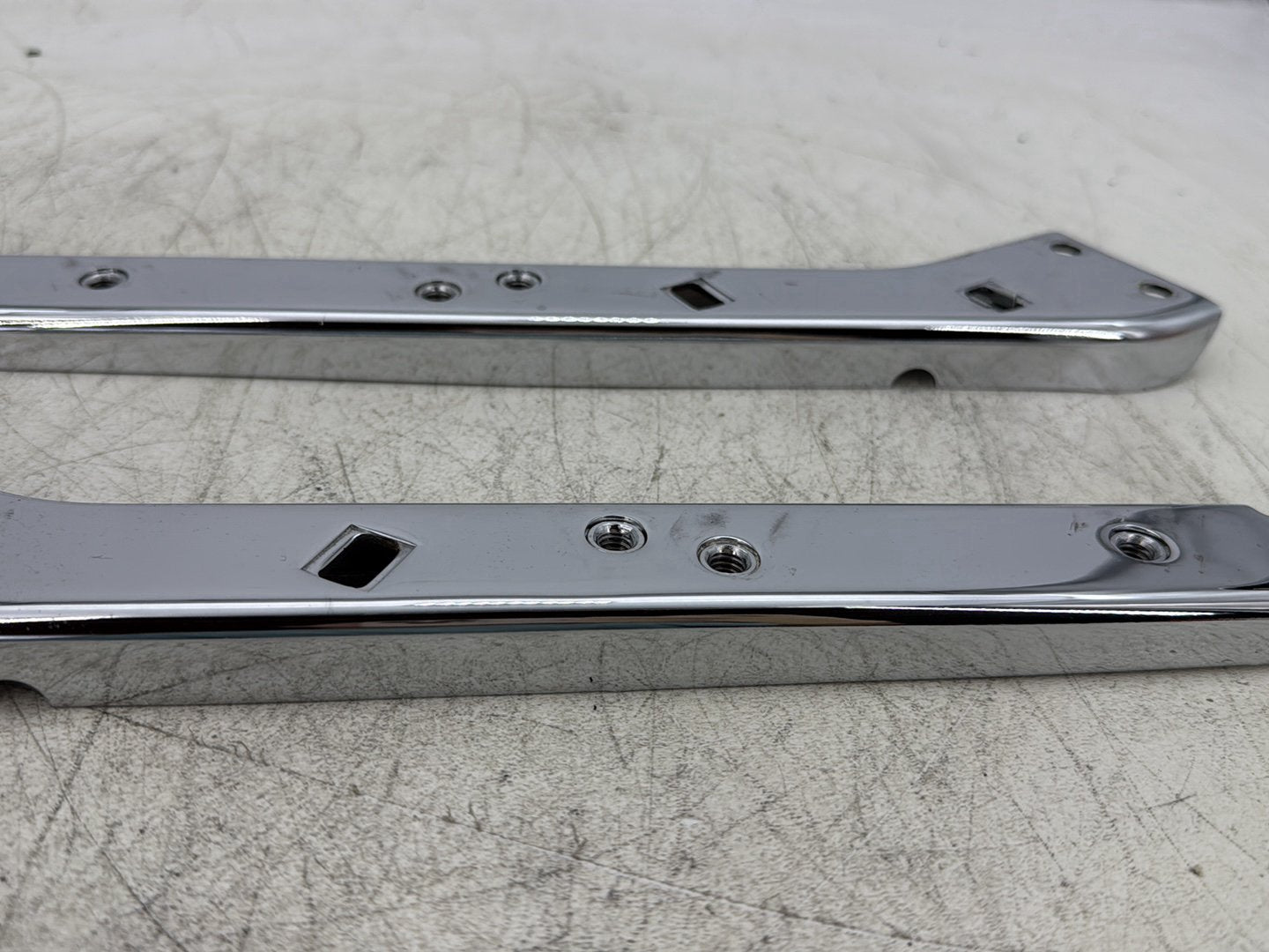 2007 Harley Touring FLHTC Electra Glide Classic OEM Rear Left & Right Saddlebag Fender Support