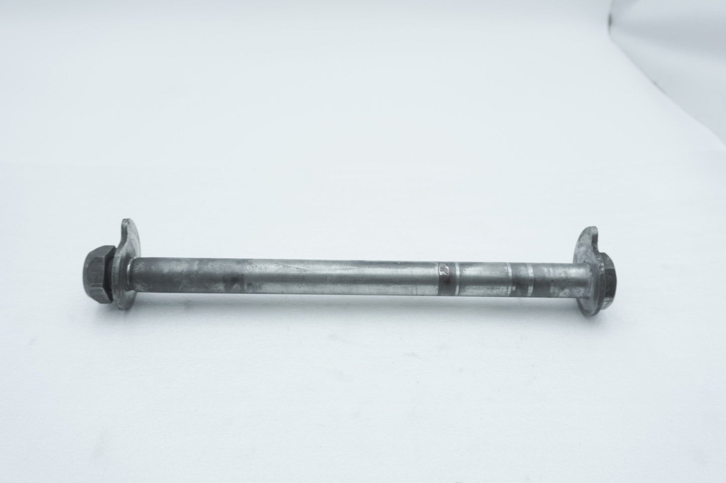 2012 - 2016 Harley-Davidson Touring Road Glide Rear Wheel Axle Bolt Shaft 41056-09