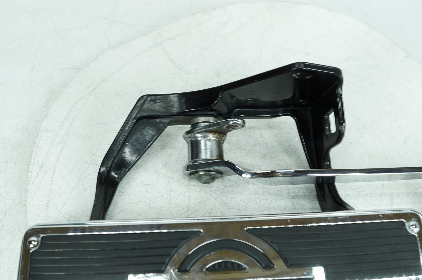 1999 - 2006 Harley-Davidson Softail Fat Boy Right Driver 1 Floorboard Foot Rest 42431-00