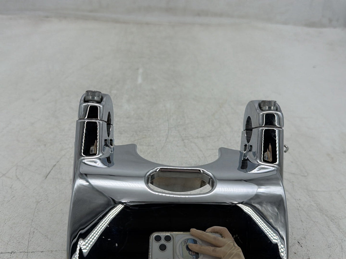 2014 Harley Dyna Low Rider FXDL OEM Headlight Headlamp Visor Mount Bracket