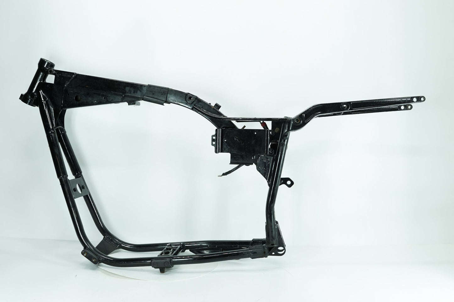 1999 - 2006 Harley-Davidson Dyna Wide Glide Body Main Frame Chassis SLVG  	47427-99A