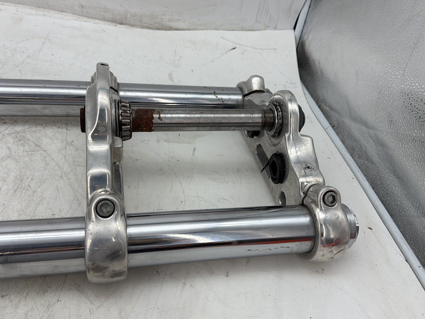 2012 Harley Dyna FXDF Fat Bob OEM Front Triple Tree Set & LH RH Fork Legs Sliders