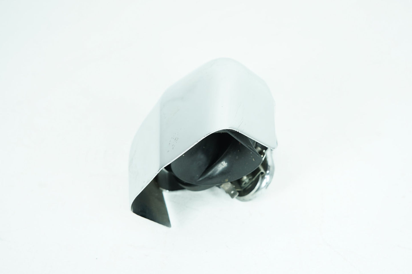2000 - 2006 Harley-Davidson Softail Fat Boy Horn Signal Klaxon Chrome Cover 69012-93A