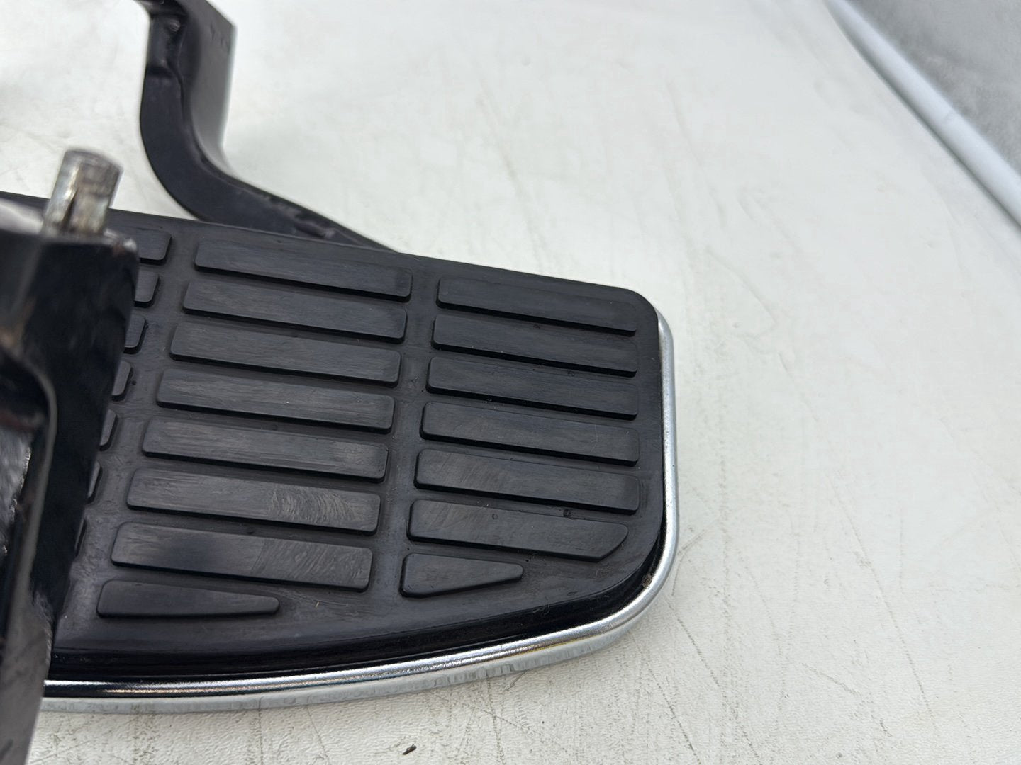 1998 Harley Touring FLHTCUI Electra Glide Ultra OEM Left Right Driver & Pass Floorboard Foot Rest