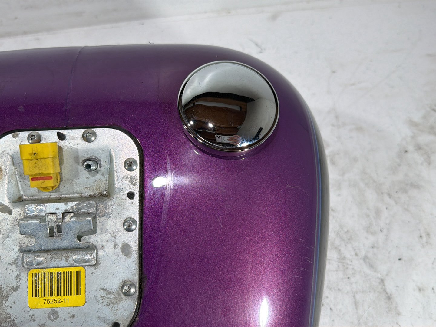 2011 Harley Heritage Softail Classic FLSTC OEM Fuel Gas Tank Gasoline Reservoir
