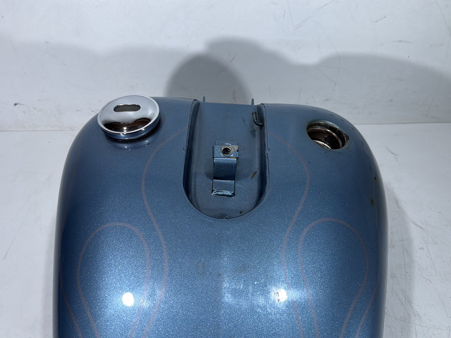 2000 Harley Dyna FXDWG Wide Glide OEM Fuel Gas Tank Gasoline Reservoir
