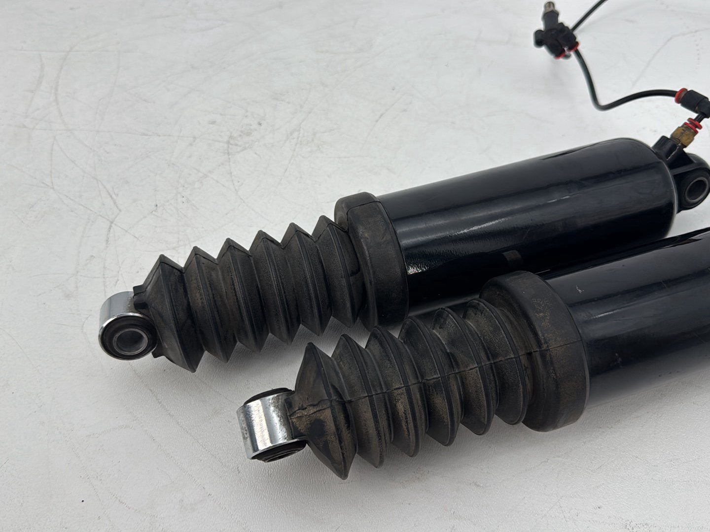 2008 - 2016 Harley-Davidson Touring Electra Glide Ultra Rear Left Right Shock Absorbers 54000036