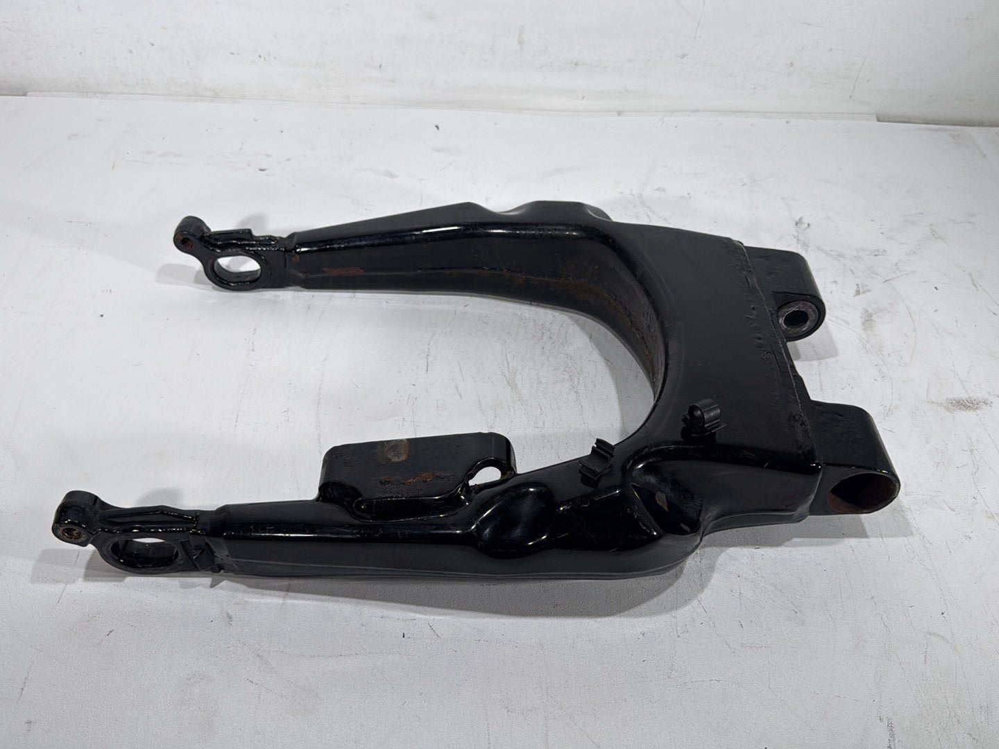 2018 Harley Electra Glide Touring Ultra FLHTCU OEM Rear Fork Swingarm Swing Arm