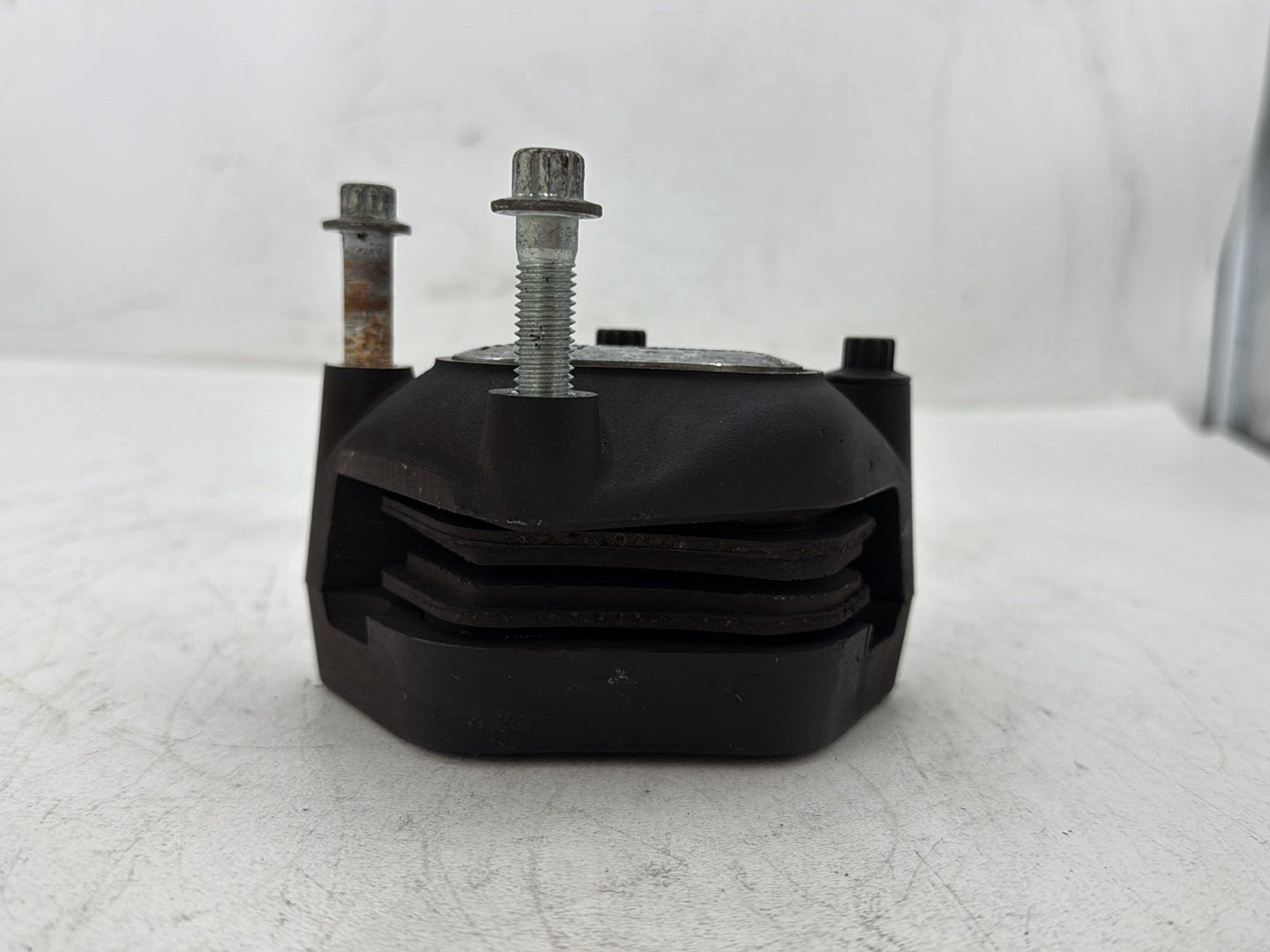 2006 Harley Dyna FXDWGI Wide Glide OEM Front Left 1 Brake Caliper