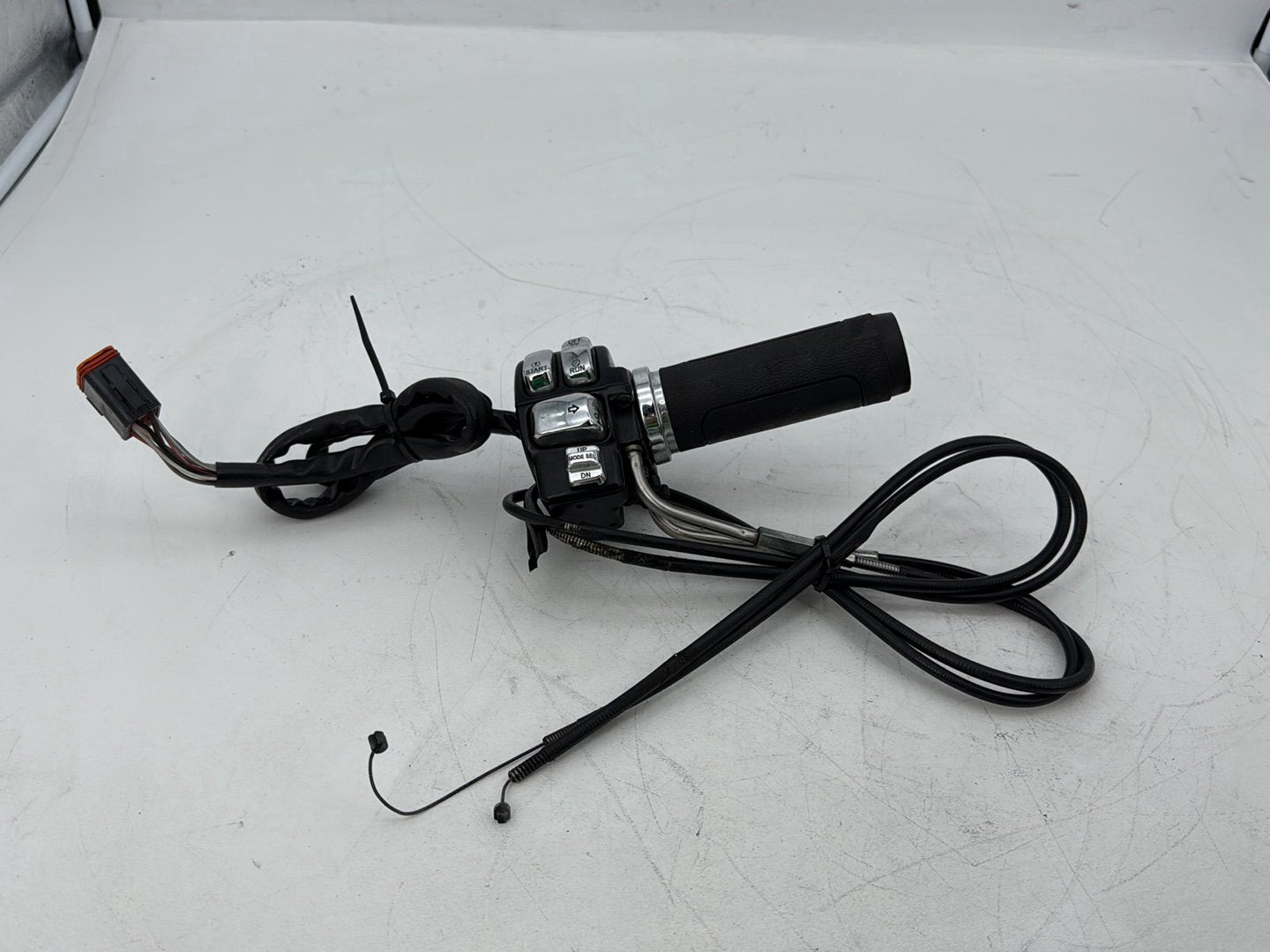 2007 - 2012 Harley-Davidson Touring Electra Glide Ultra Right Engine Start Kill Switches Controls 	71684-06