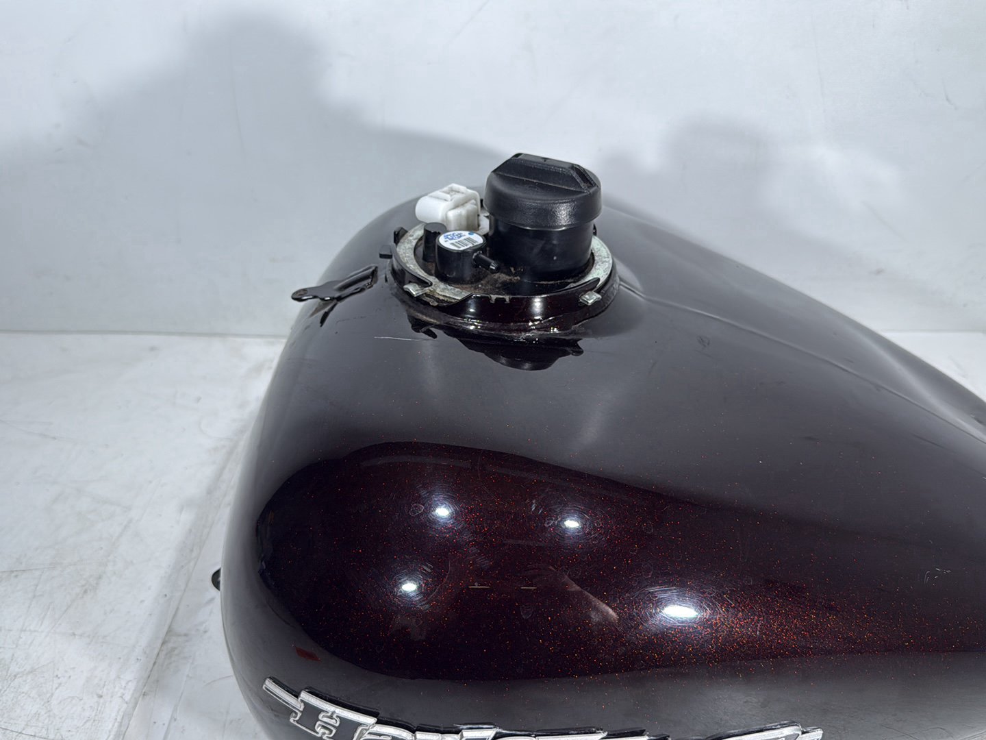 2011 Harley Street Glide Touring FLHX OEM Fuel Gas Tank Gasoline Reservoir