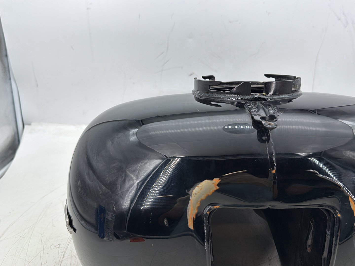 2012 Harley Street Glide Touring FLHX OEM Fuel Gas Tank Gasoline Reservoir
