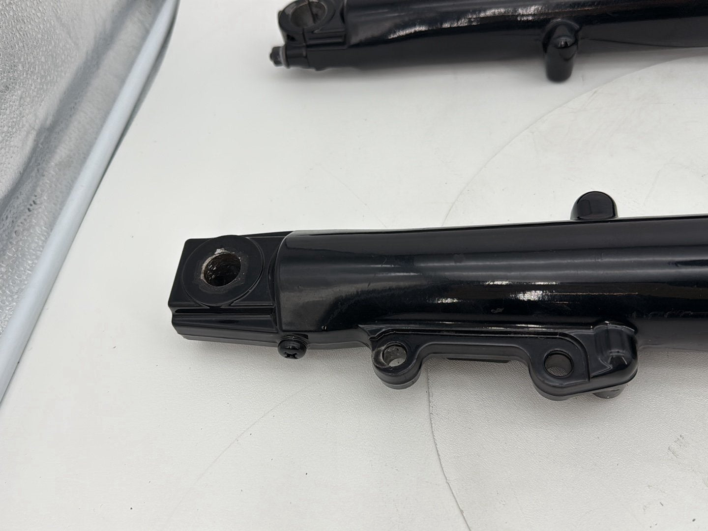 1999 - 2006 Harley-Davidson Touring Electra Glide Front Triple Tree Set & LH RH Fork Legs Sliders 	45446-87A