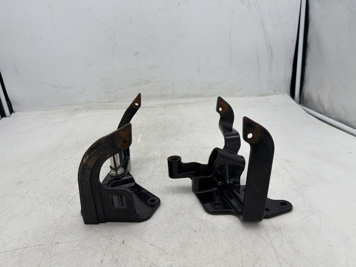 2001 Harley Fat Boy Softail FLSTFI OEM Left Right Driver Footpeg Bracket Mounts