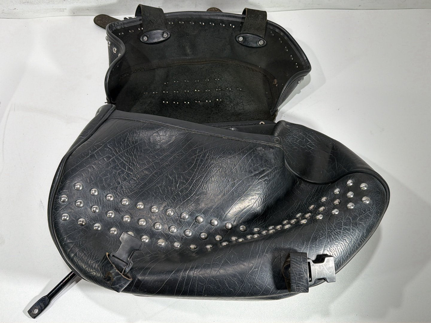 2011 Harley Heritage Softail Classic OEM Rear Right 1 Saddlebag Luggage Leather