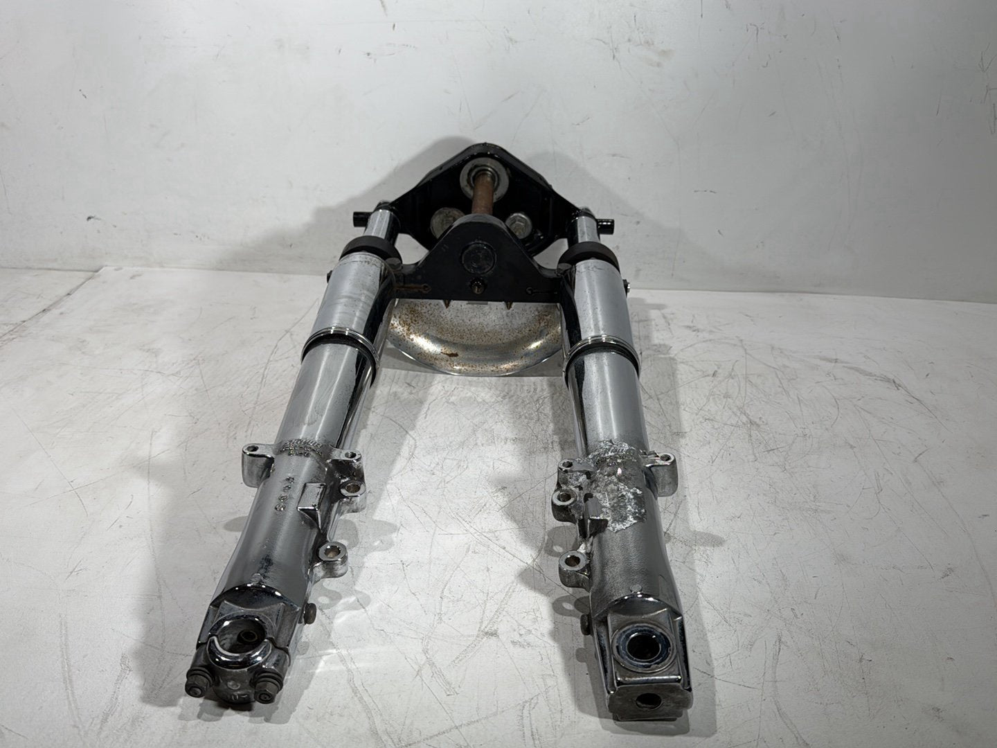 2006 Harley Touring FLHTCI Electra Glide Classic OEM Front Triple Tree Set & LH RH Fork Legs Sliders