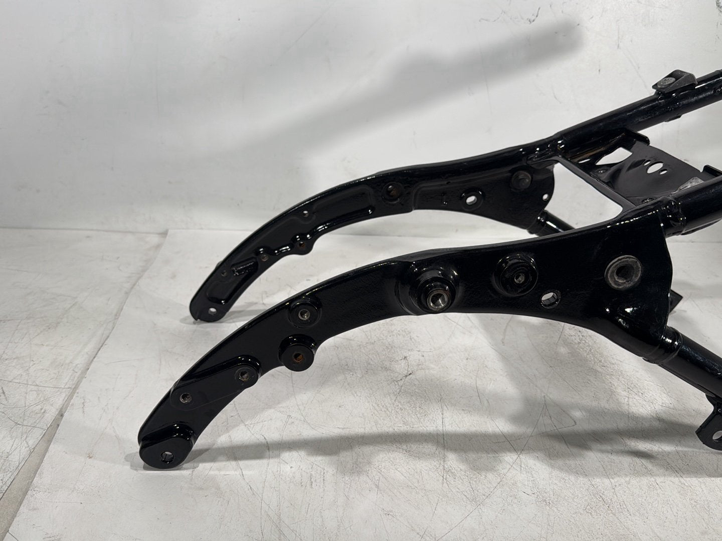 2015 Harley Road Glide Touring FLTRXS OEM Rear Back Sub Frame Rail Bar 48079-09BHP