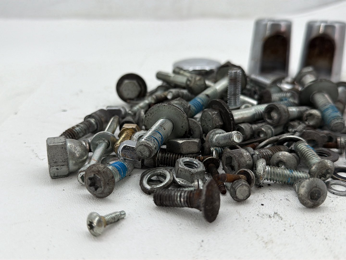 2009 Harley Dyna Street Bob FXDB OEM Hardware Bolts Nuts & Brackets