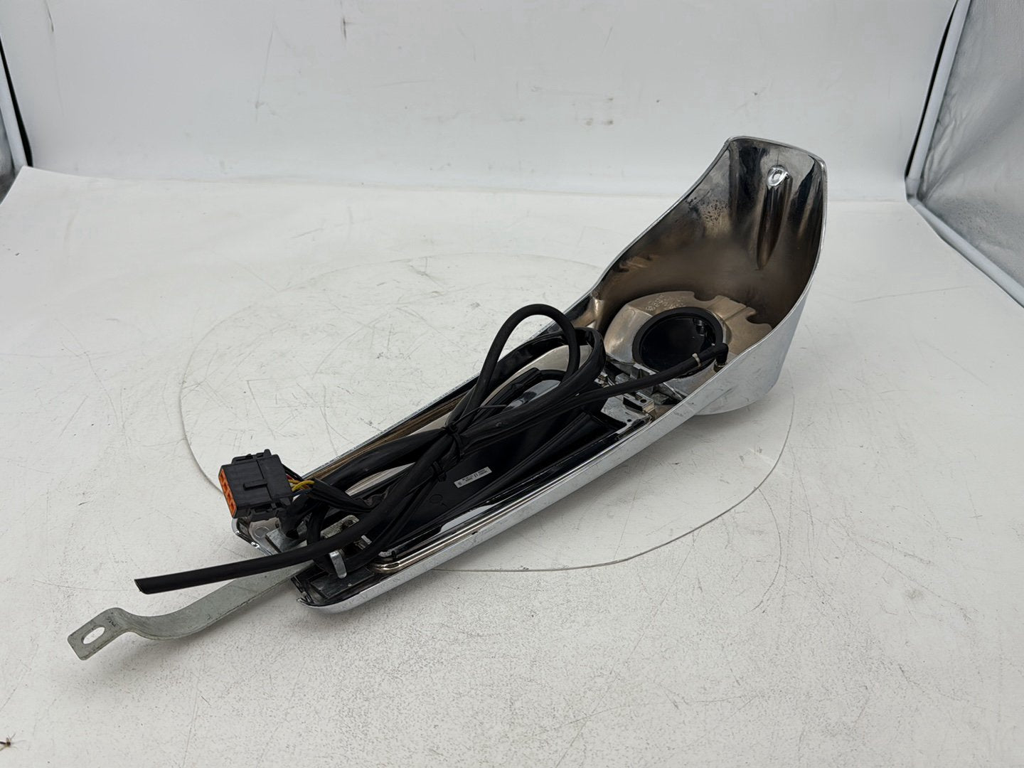 2007 - 2012 Harley-Davidson Touring Electra Glide Ultra Fuel Gas Tank Dash Console NOKey 	61270-08
