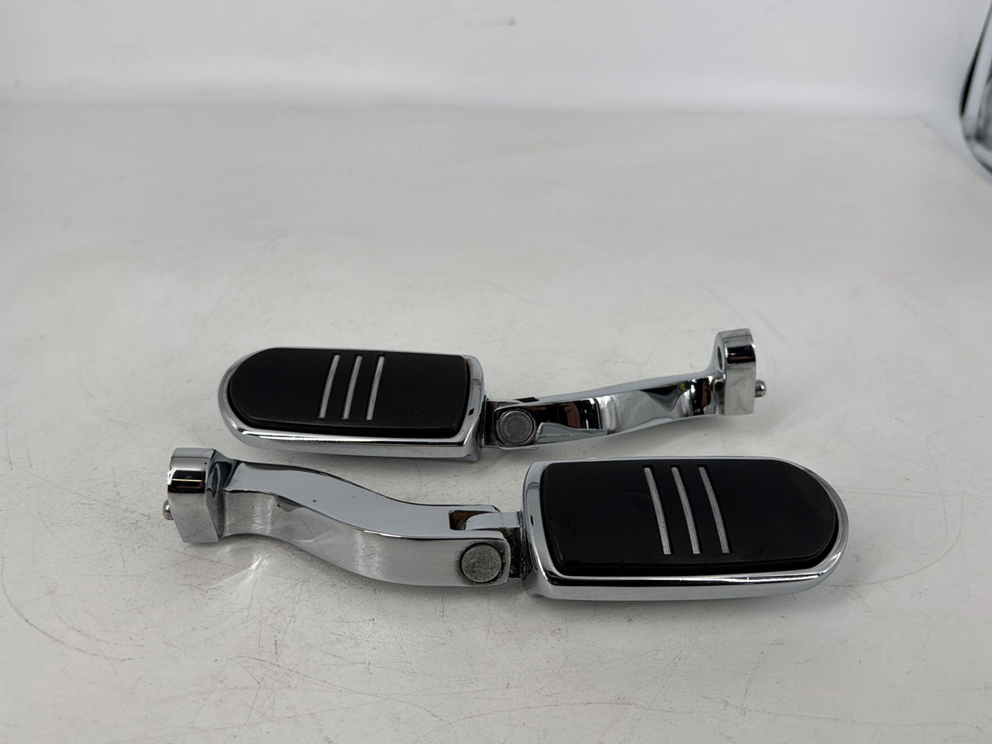 2008 - 2016 Harley-Davidson Touring Street Glide Passenger Left & Right Foot Pegs 49015-04A