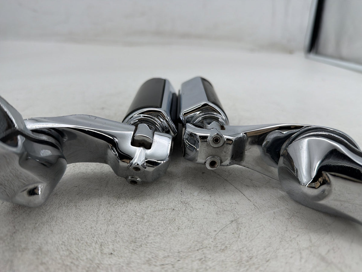 07 Harley Electra Touring CVO Front Right Left Highway Foot Pegs AirFlow Style