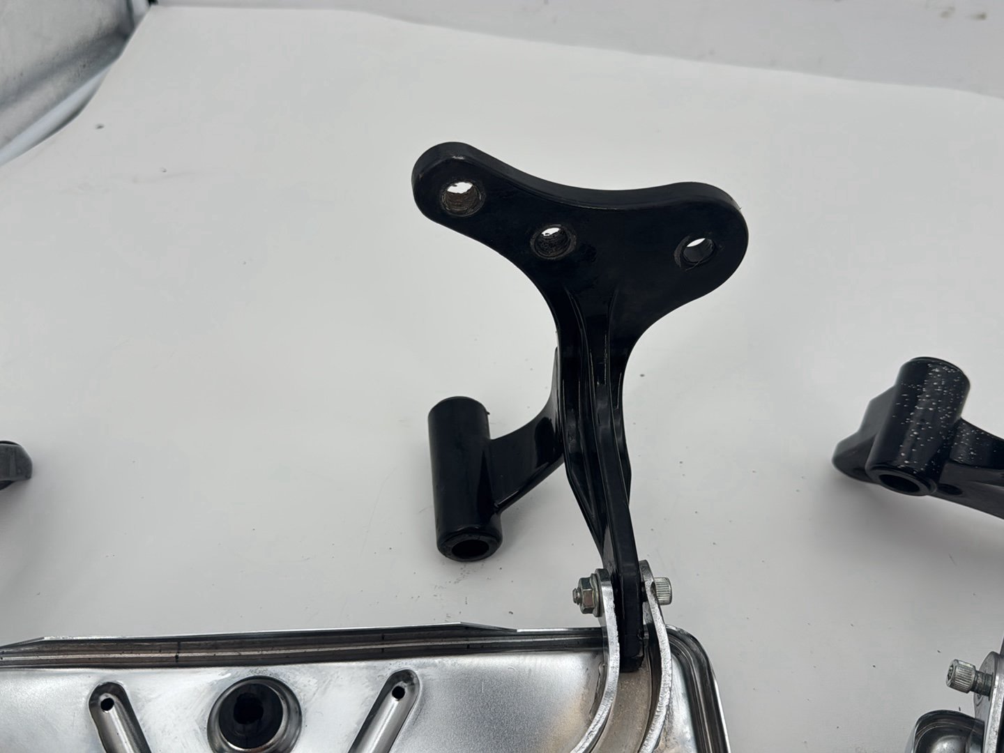 1999 - 2006 Harley-Davidson Dyna Low Rider Left Right Driver Floorboard Foot Rest 50614-06