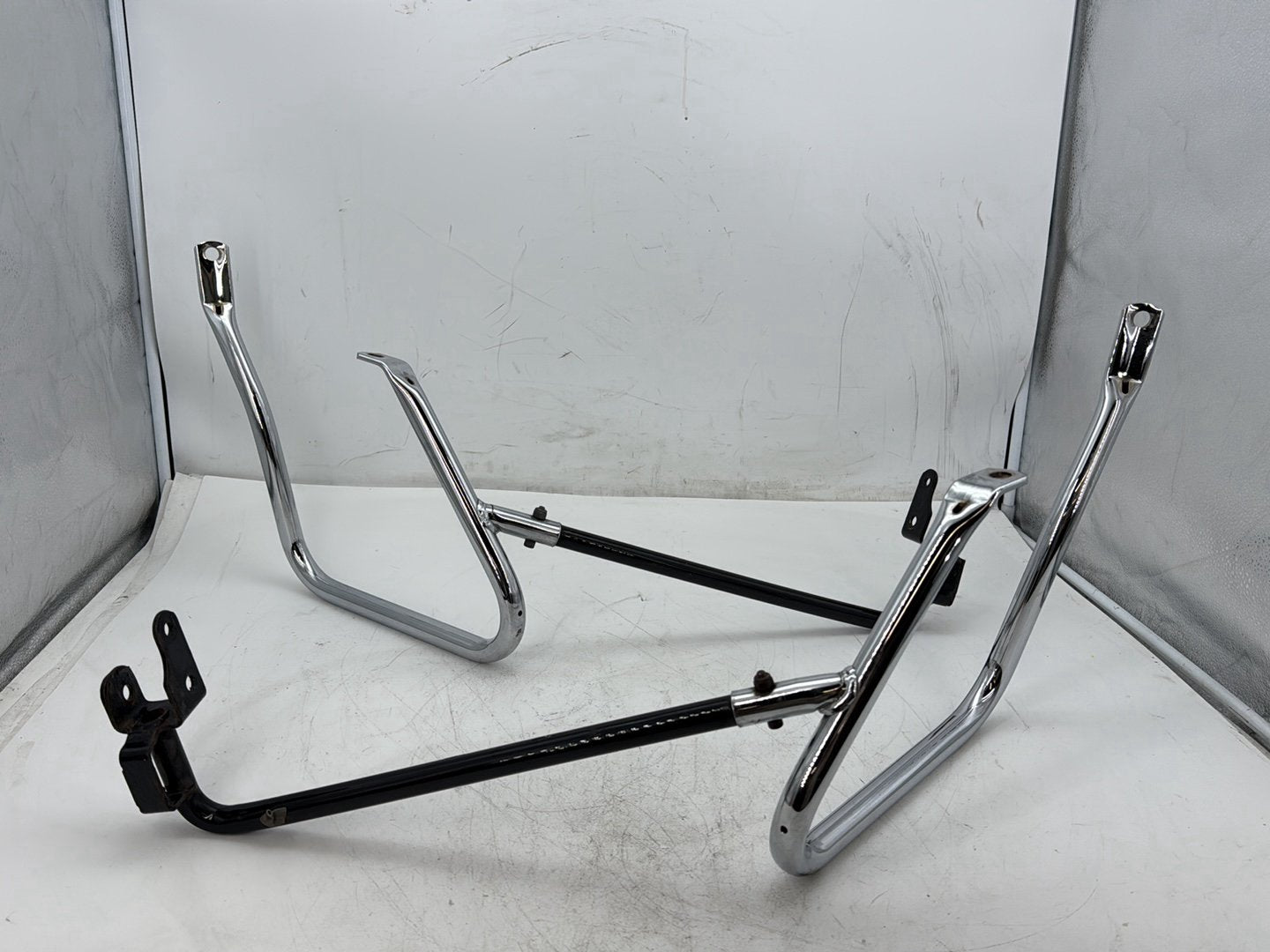 2018 Harley Electra Glide Touring Ultra FLHTCU OEM Rear Left Right Saddlebag Guard Rails Bar