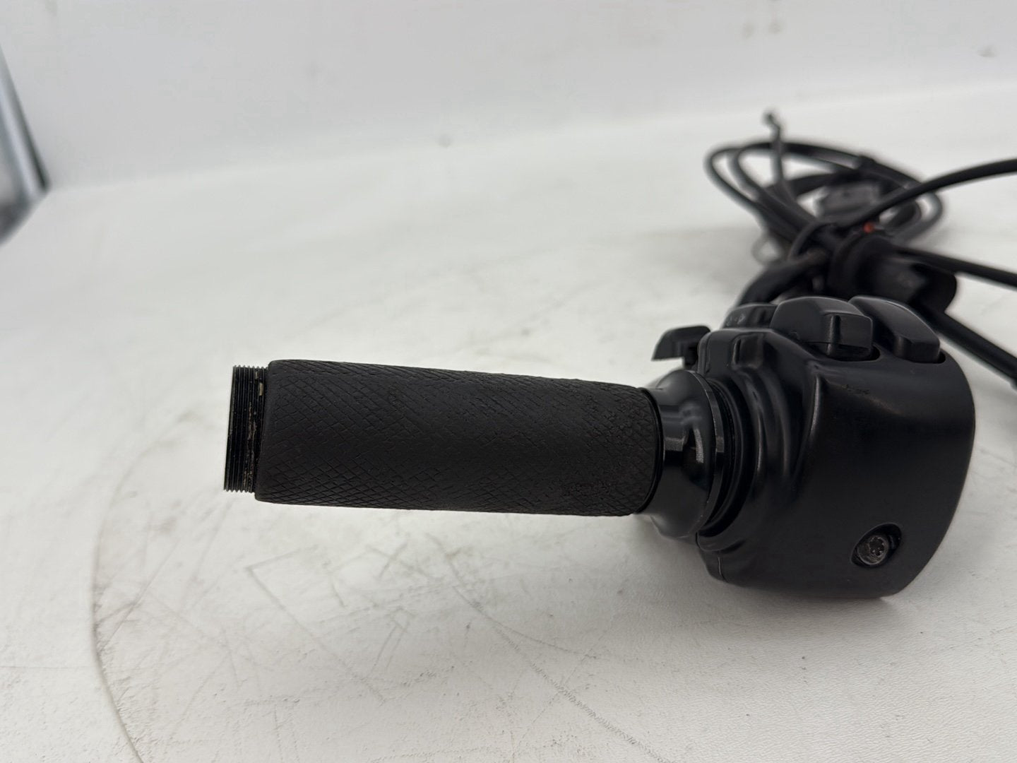 2007 - 2012 Harley-Davidson Touring Electra Glide Ultra Right Engine Start Kill Switches Controls w/ Hand Grip, Idle Throttle Cable Lines