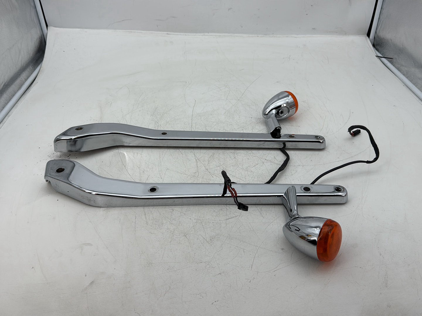 2005 Harley Dyna FXDWG Wide Glide OEM Rear Left Right Fender Struts Bracket & Turn Signal