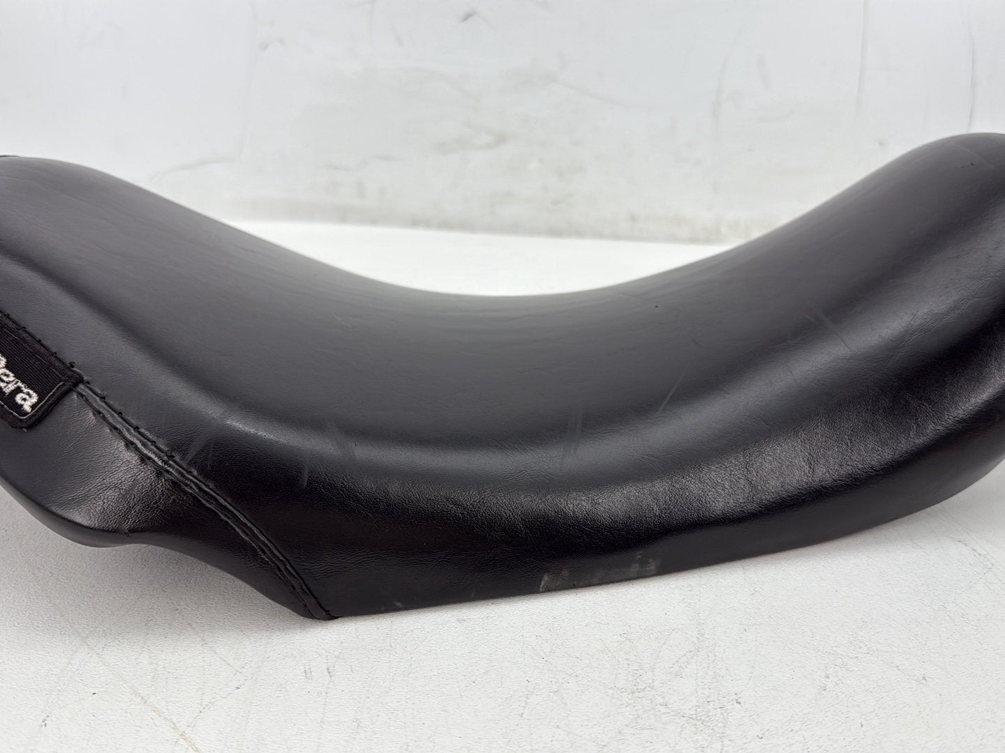 2006 Harley Dyna FXDWGI Wide Glide OEM Rider Driver Seat Saddle Le Pera