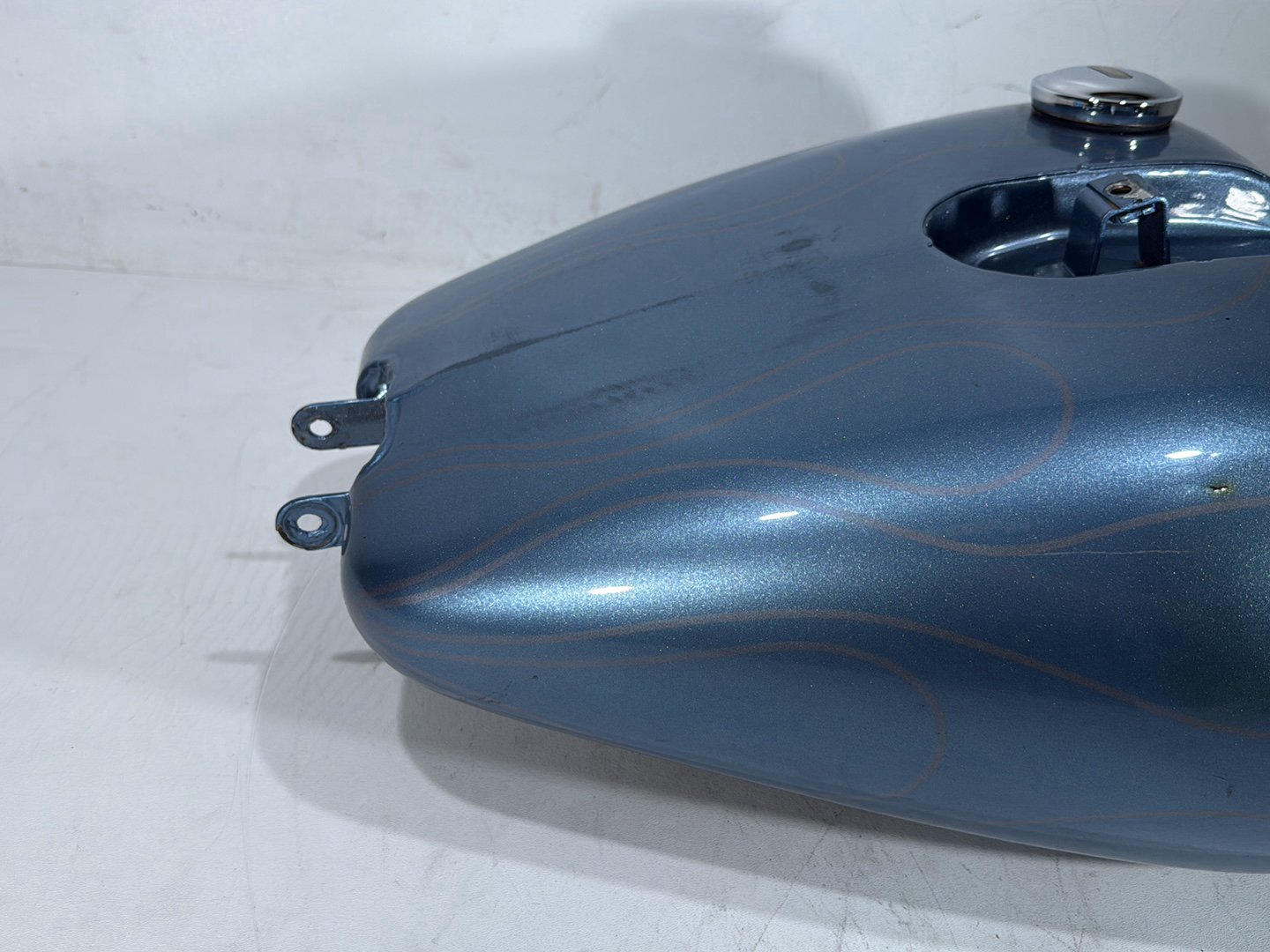 2000 Harley Dyna FXDWG Wide Glide OEM Fuel Gas Tank Gasoline Reservoir