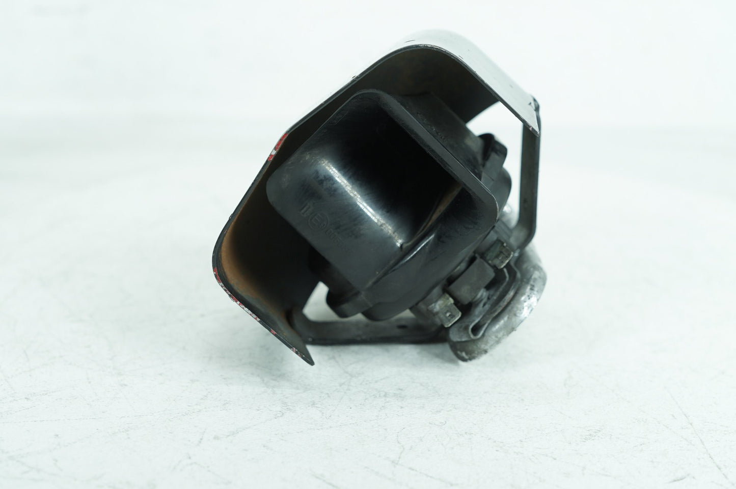 2007 - 2011 Harley-Davidson Touring Street Glide Horn Signal Klaxon Chrome Cover 69060-90F