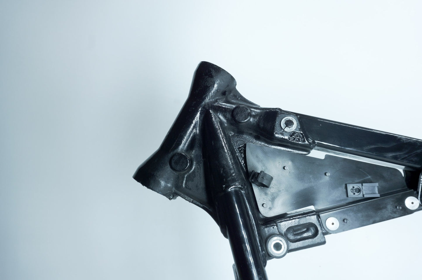 1999 - 2006 Harley-Davidson Softail Night Train Body Main Frame Chassis SLVG   47008-00C