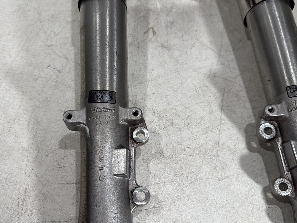 2007 Harley Electra Glide Touring OEM Front Triple Tree LH RH Fork Legs Sliders